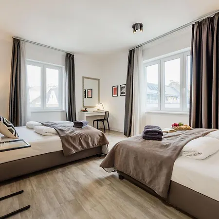 3br By New York Cafe In Iconic District شقة *