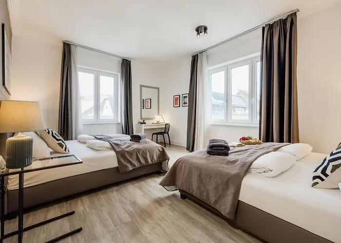 3br By New York Cafe In Iconic District شقة *
