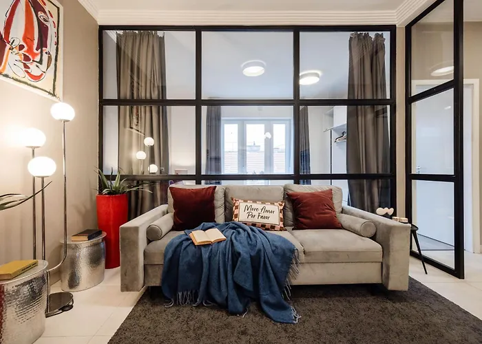 شقة 3br By New York Cafe In Iconic District *