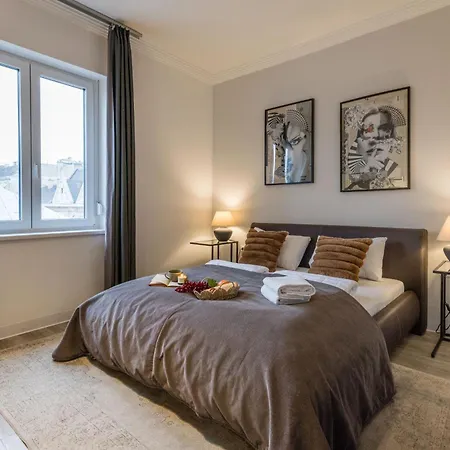 Lägenhet 3br By New York Cafe In Iconic District Budapest